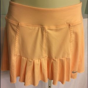 Nike Peach pleated tennis Skirt.    Size medium.